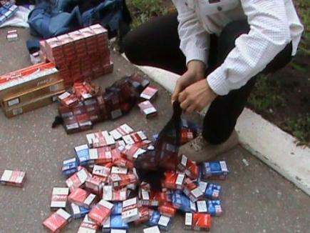Jandarmii au găsit 40 de persoane care vindeau ţigări netimbrate în pieţe